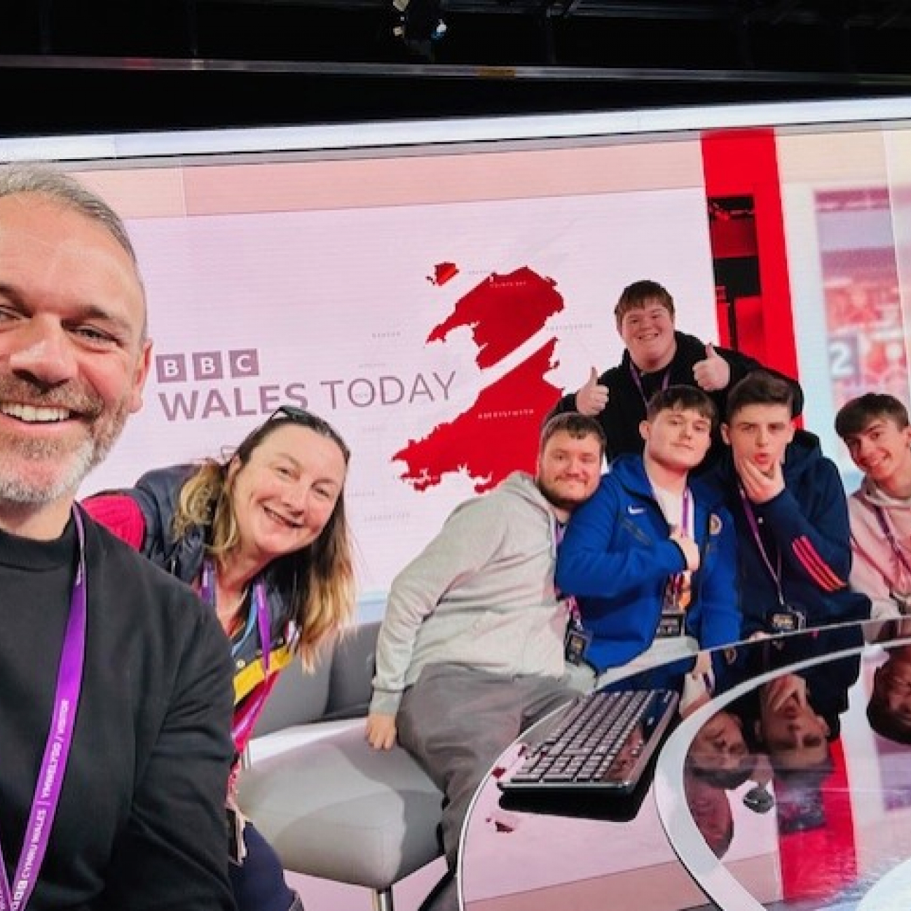 media students in the bbc wales studio with the news presenters