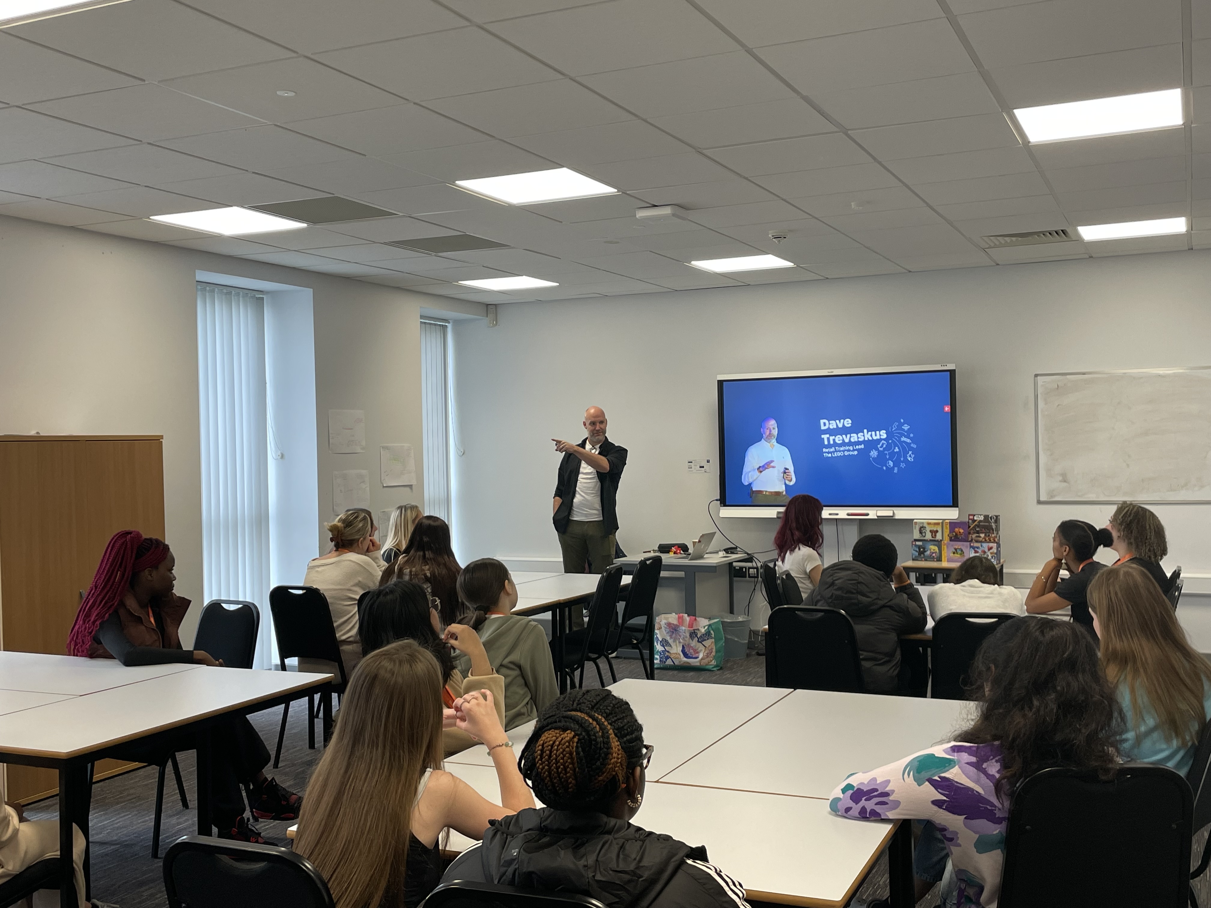 Alumni Dave Returns to Inspire Learners with Play, Curiosity & Courage