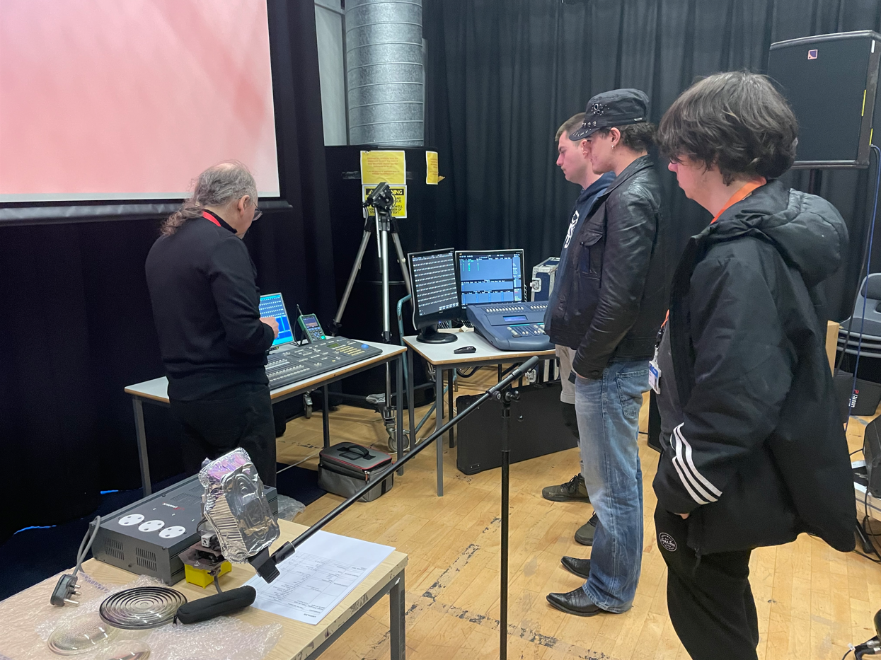 Music Students Received Vintage Stage Lighting Workshop