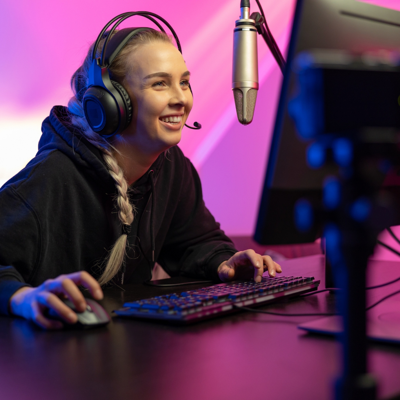 esports, computing courses, live stream