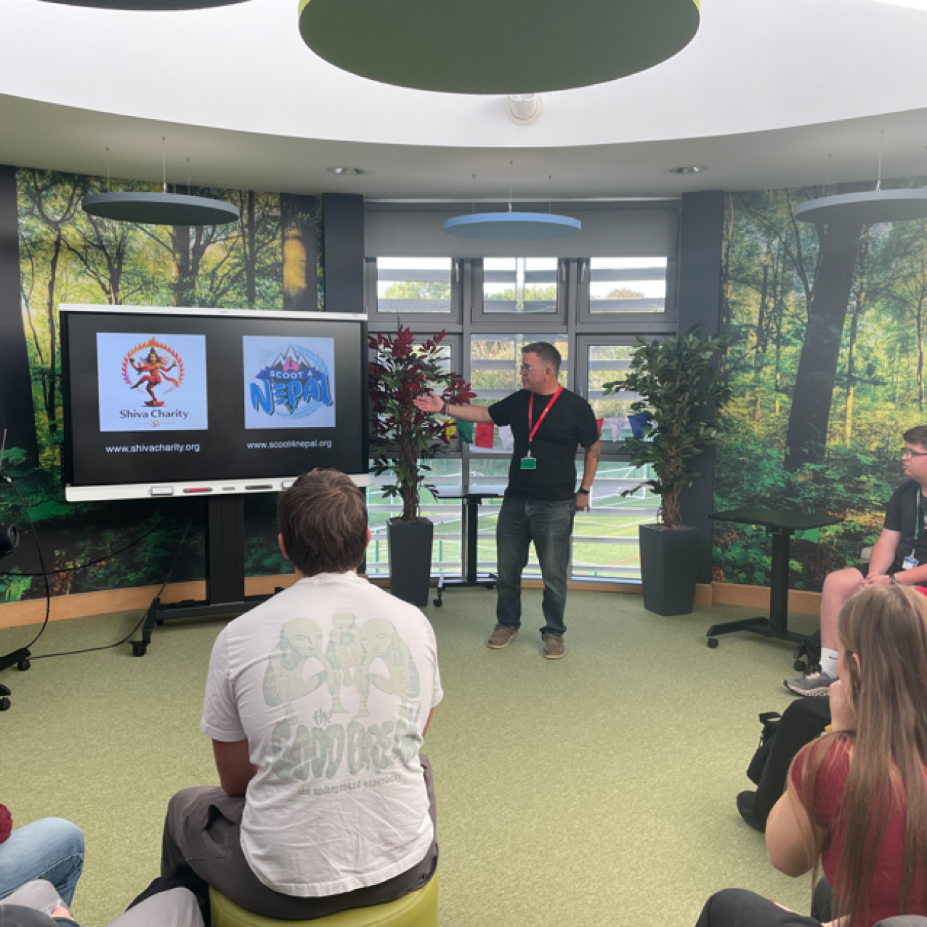 Tony presenting a presentation to the students in Loxton library