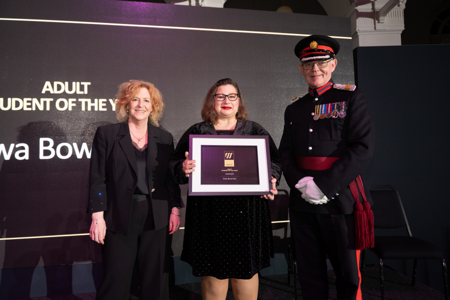 Ewa collecting her award with Principal and Brigadier