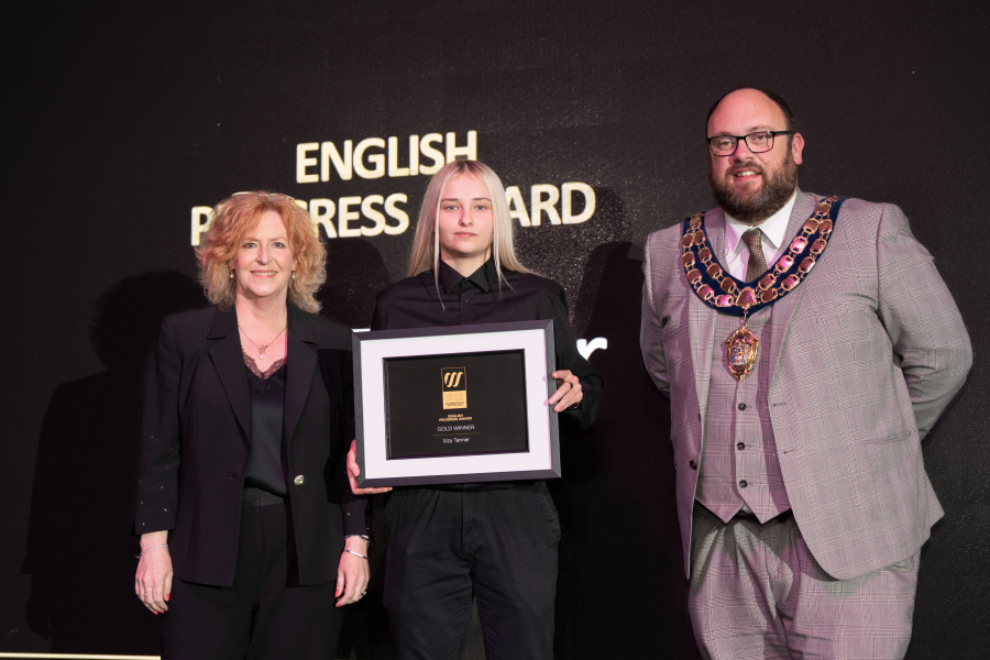 Izzy collecting award