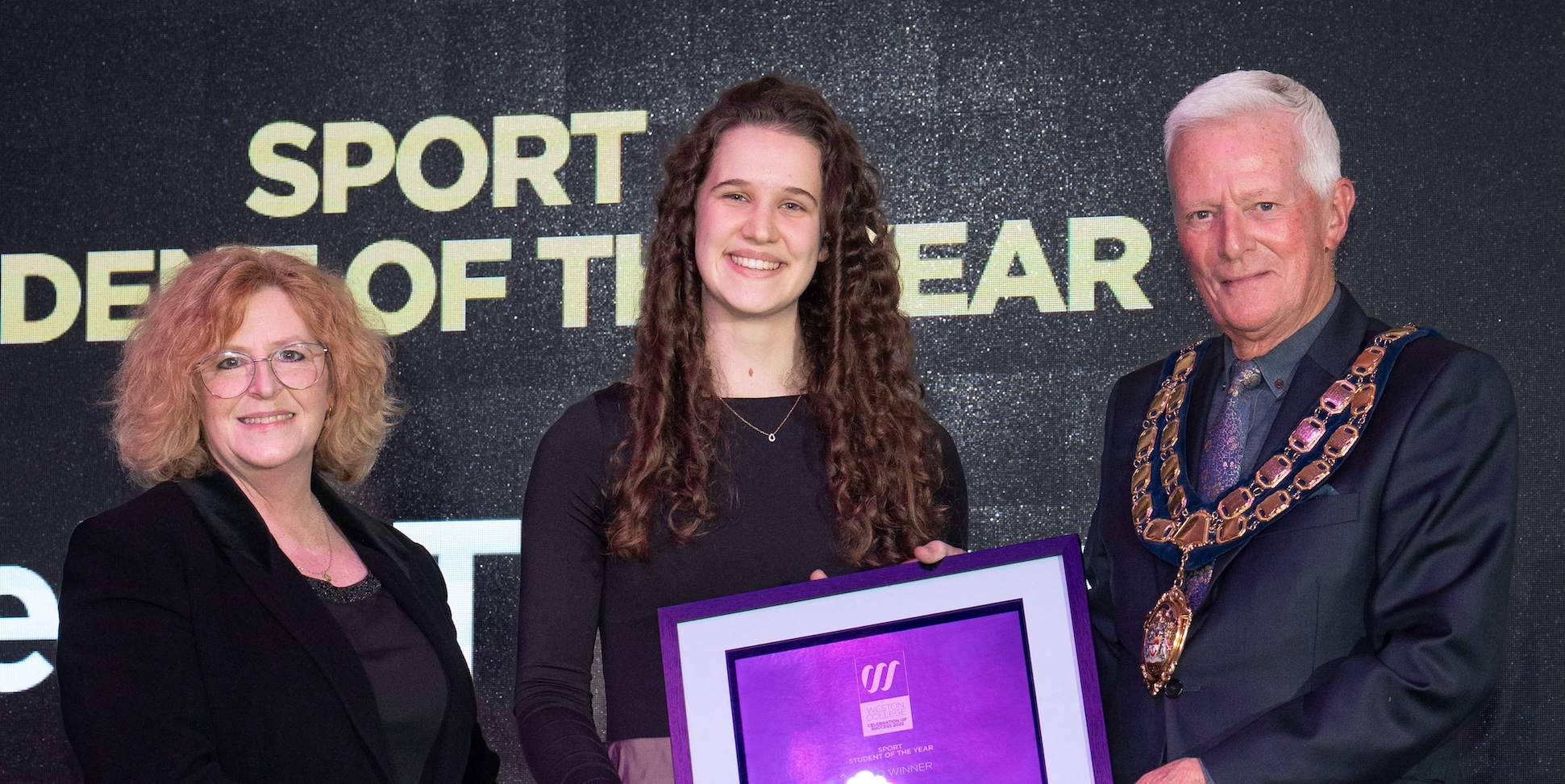 phebe reciving his ceelbration of success certificate